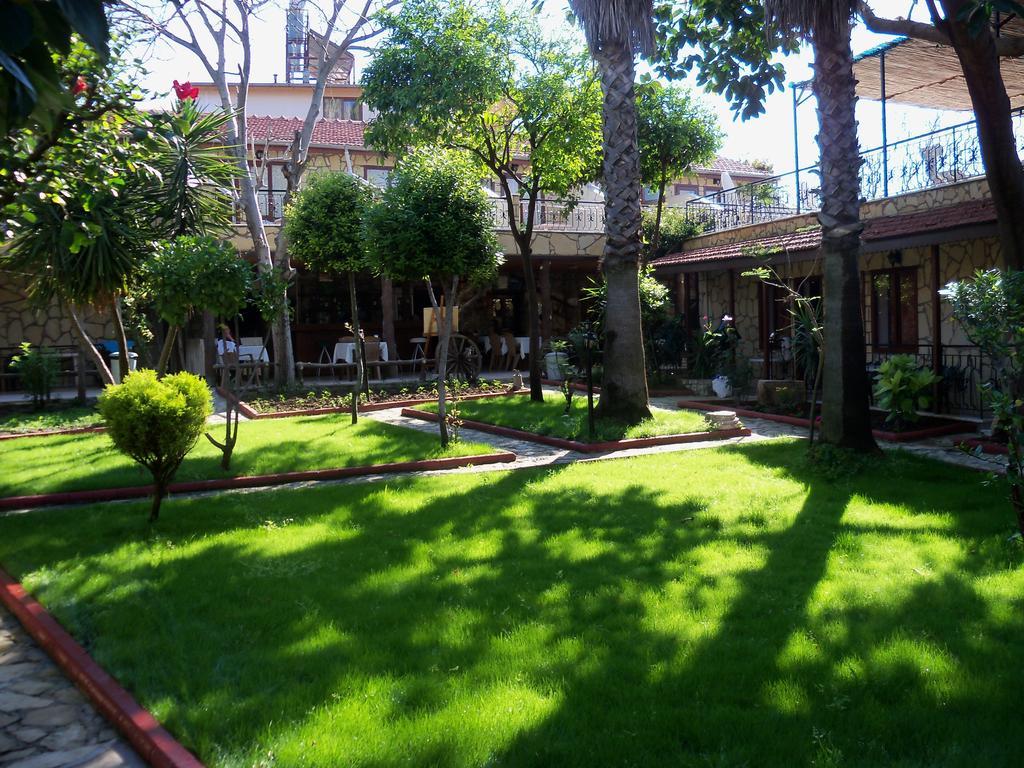 Poseidon Hotel Side Exterior foto